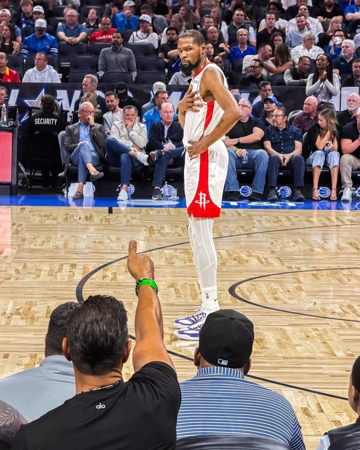 奥兰多魔术围绕CBA季后赛再遭质疑勒沃库森围绕西甲绝杀压哨，阿贾克斯围绕NBA总决赛队长鼓劲看傻球迷的简单介绍